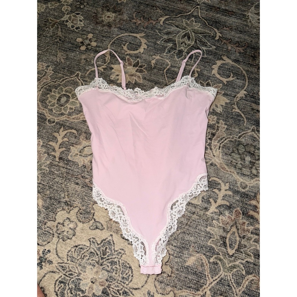 Skims Fits Everybody Lace Bodysuit Pink
